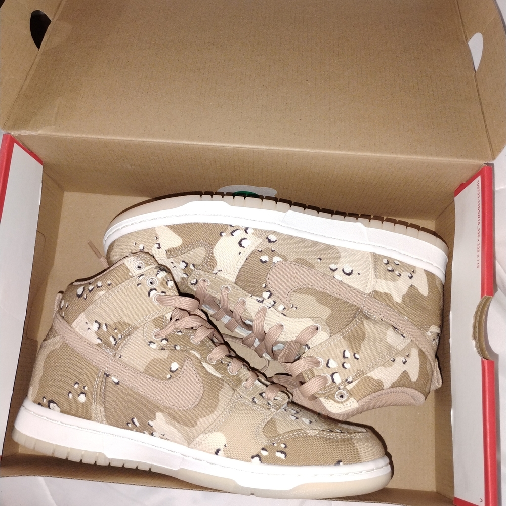 Nike Women's Sneakers in Camouflage Tan